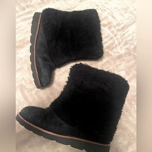 Ugg boots with exterior fur